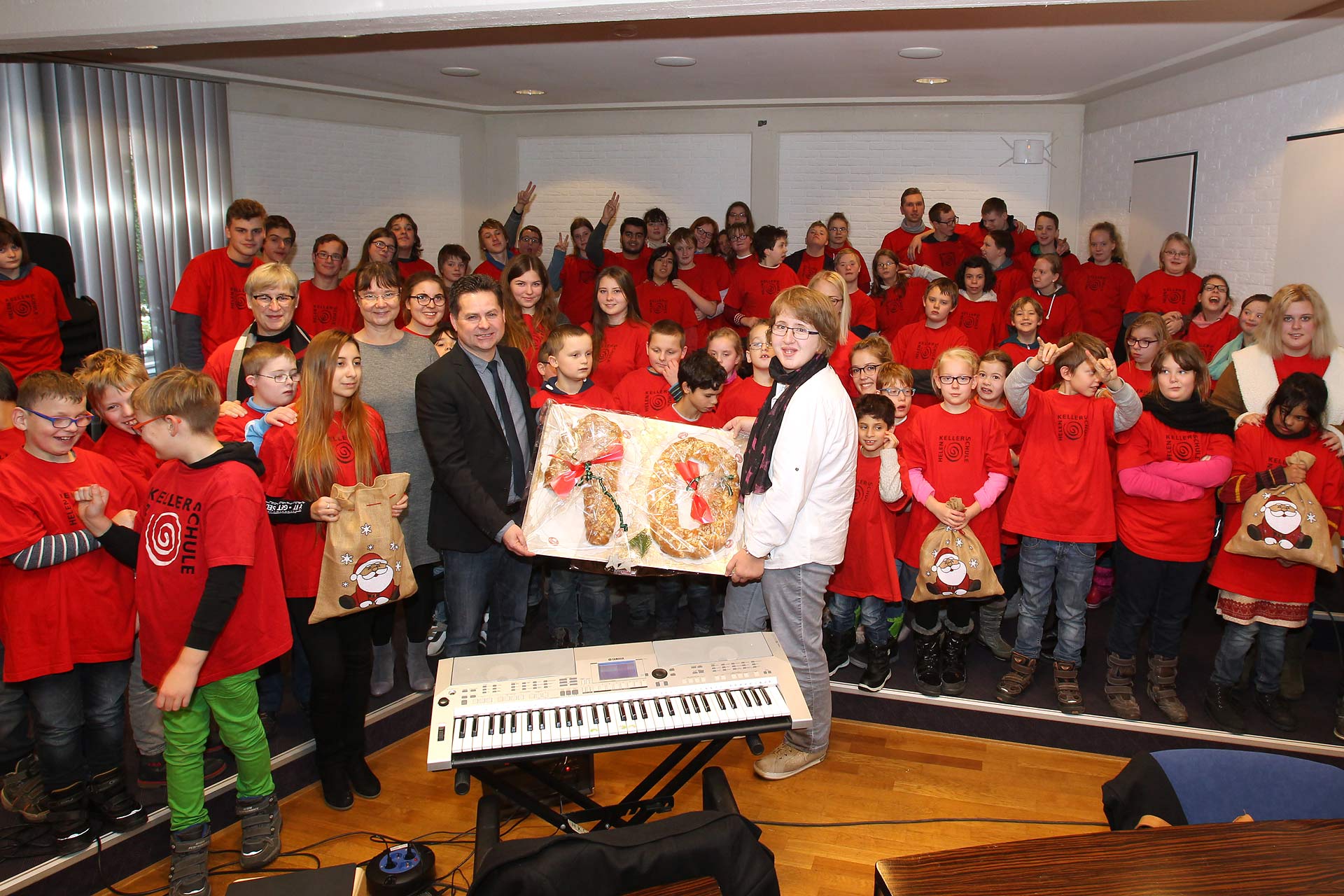 Helen-Keller-Schule brachte zum 10. Mal musikalische Weihnachtsgrüße ins Rathaus