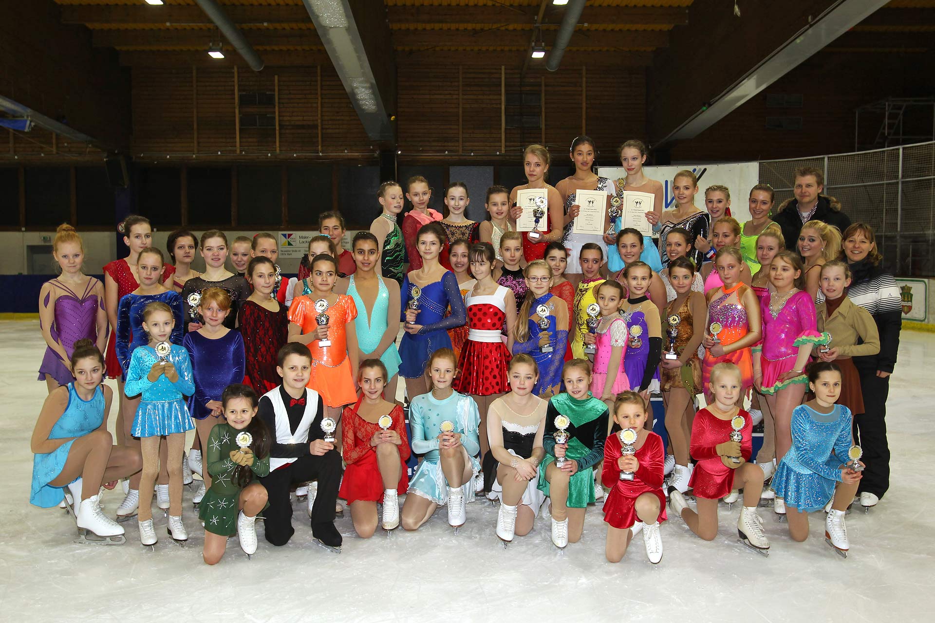 230 Eiskunstläufer beim Wiehl Pokal 2014