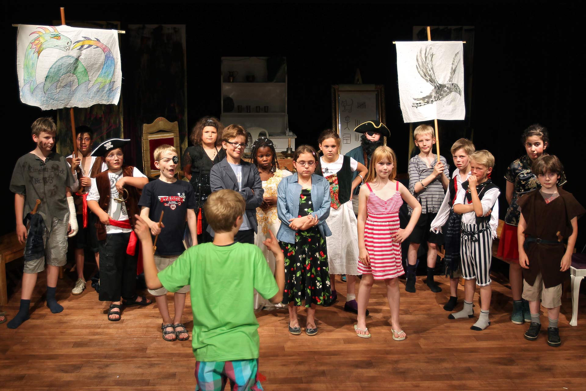 „Beim kreuzweise kalfaterten Kielschwein!“: Theater-AG der GGS Wiehl spielt „Die Schule der Piraten“