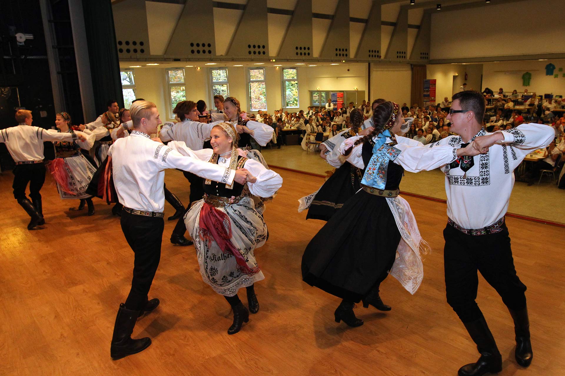 Siebenbürgisch-Sächsische Jugend in Deutschland: Volkstanzwettbewerb in Wiehl