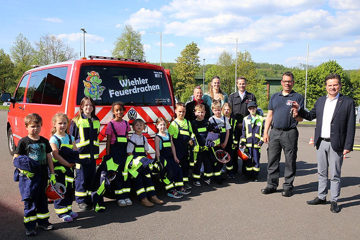Mannschaftswagen für die Feuerwehr-Kinder