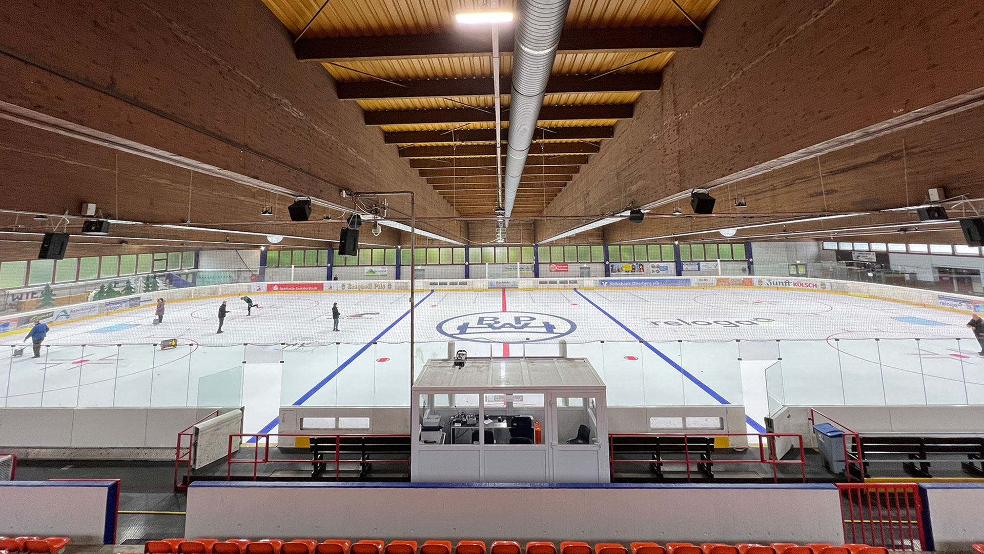 Endlich wieder Eiszeit in der Eissporthalle Wiehl