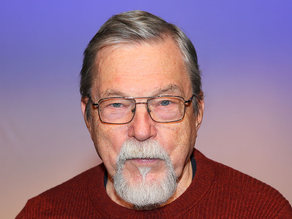 Autorenlesung im Schau-Spiel-Studio Oberberg: Raimund Binder liest aus seinem kürzlich erschienenen Band „Der Vogel auf dem Dach“